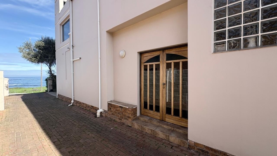 5 Bedroom Property for Sale in Sandbaai Western Cape
